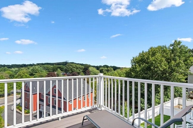 Building Photo - 83 Orient Ave