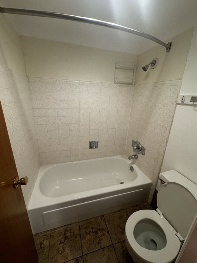 Building Photo - 2-Bedroom Apartment, Close to BYU campus