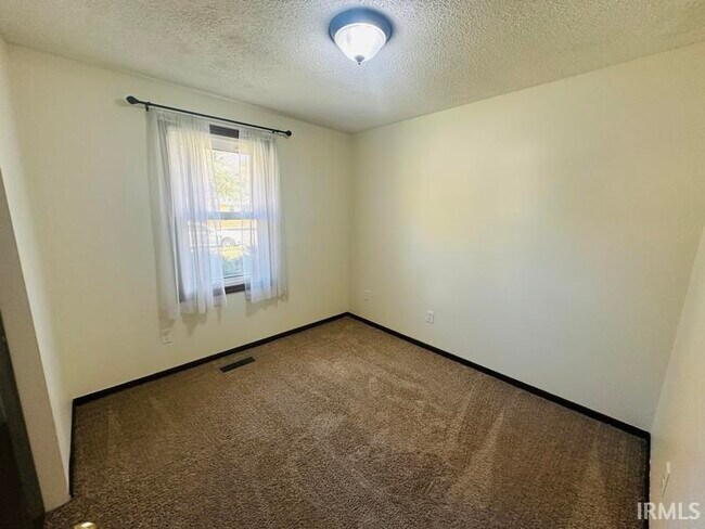 Building Photo - 2719 Kingsland Ct