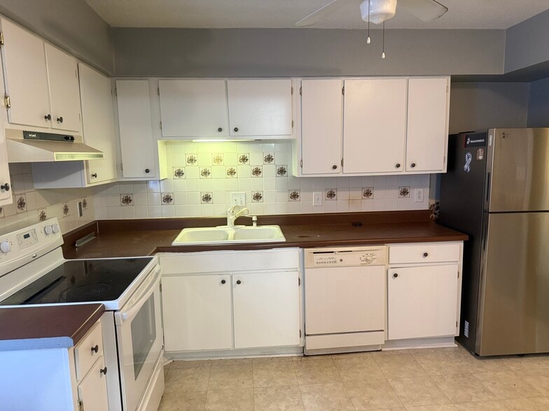 Building Photo - 7909 Lakehouse Ln
