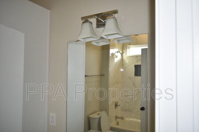 Building Photo - 306 S First St