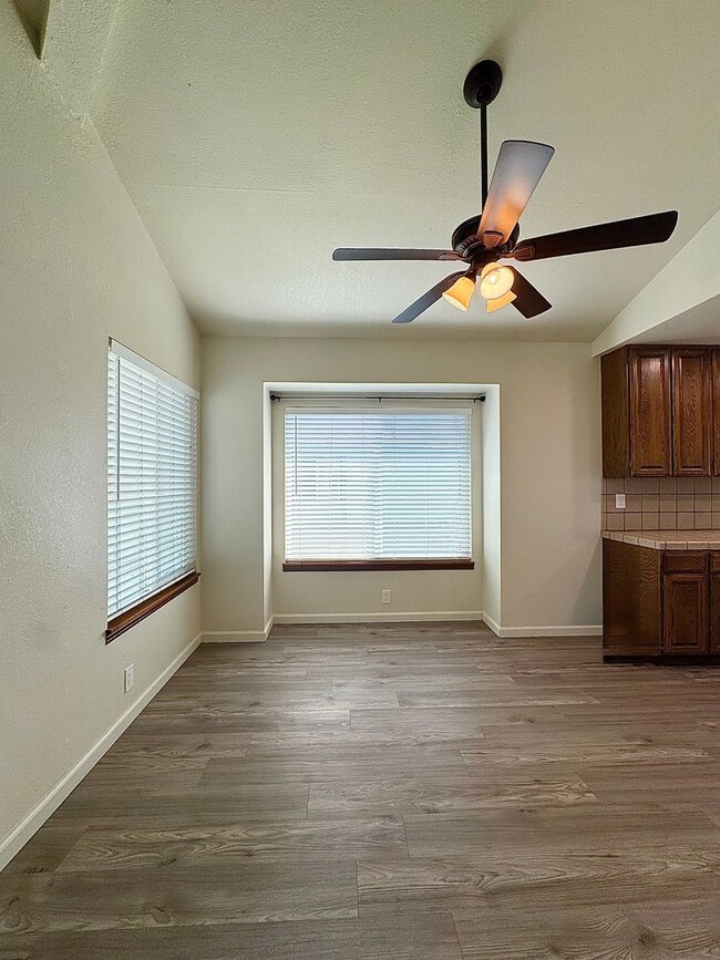 Building Photo - Beautifully Upstairs Condo at Ridgecrest Condominiums!! HOA Pool/Jacuzzi