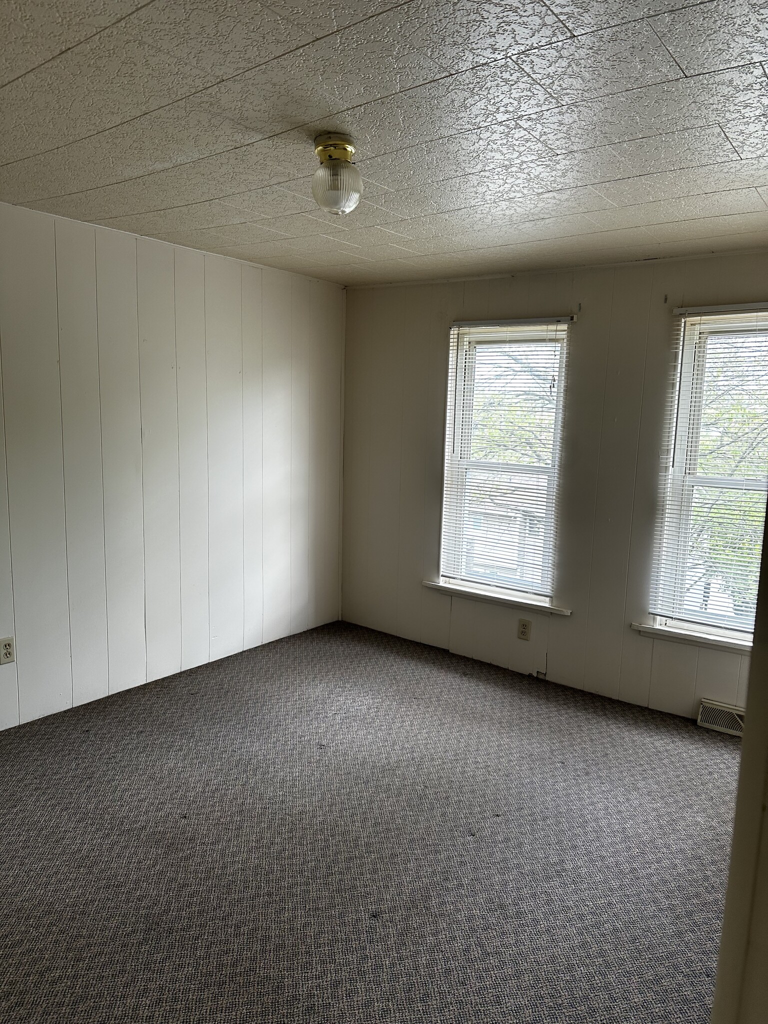 Building Photo - 123 Hickory St