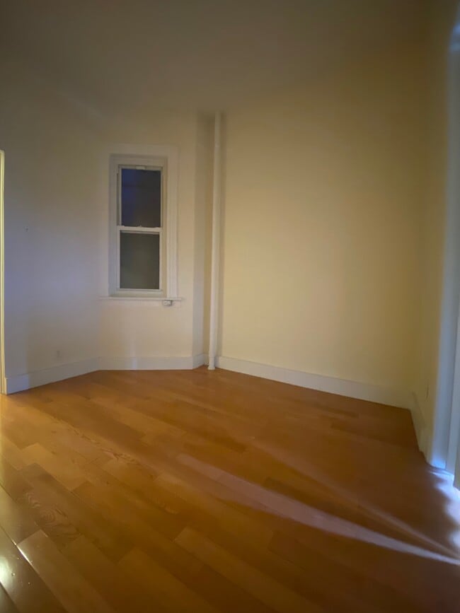 Bedroom - 852 Amsterdam Ave