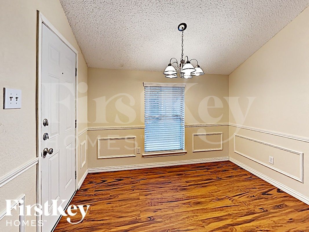 Building Photo - 504 Mockingbird Dr