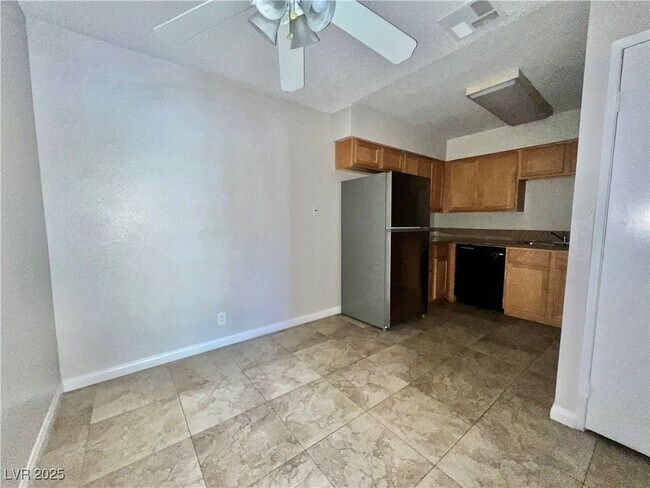 Building Photo - 3151 N Soaring Gulls Dr