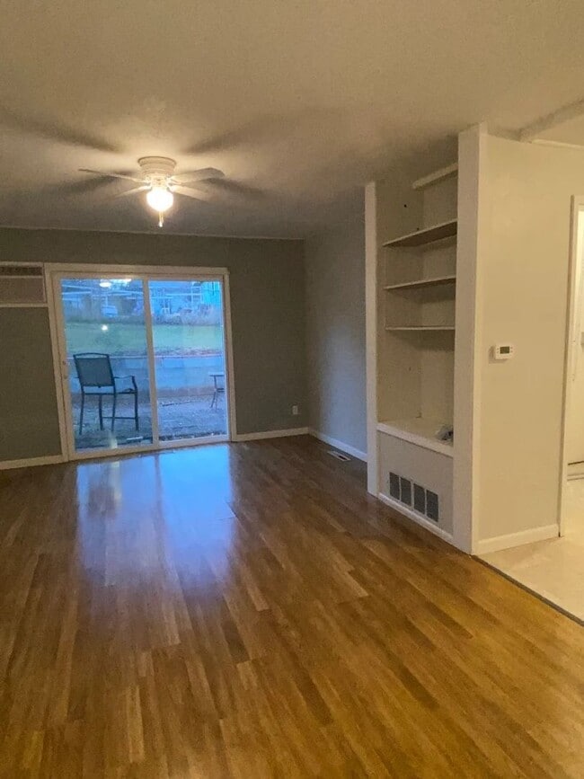 Building Photo - ~ FALL FEELS (And DEALS!) ~ 2 Bedroom, 1 b...