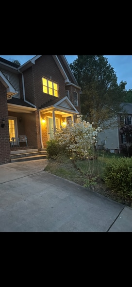 Building Photo - 110 Yorktowne Pl