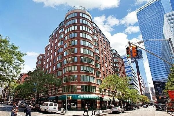 Building Photo - 295 Greenwich St