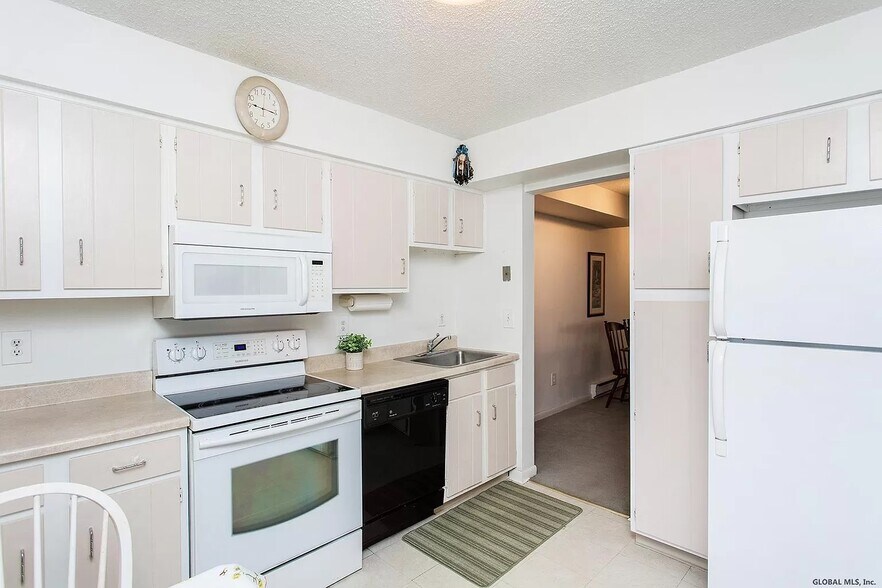 Building Photo - 82 Crestwood Ter