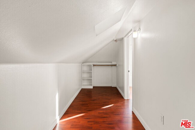 Building Photo - 2667 Menlo Ave