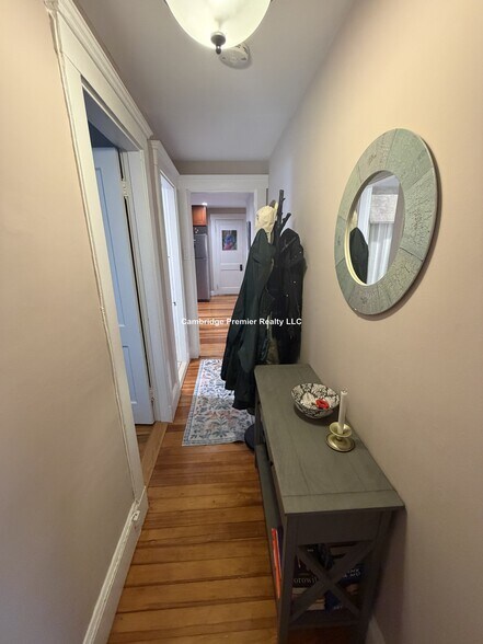 Building Photo - 538 Main St