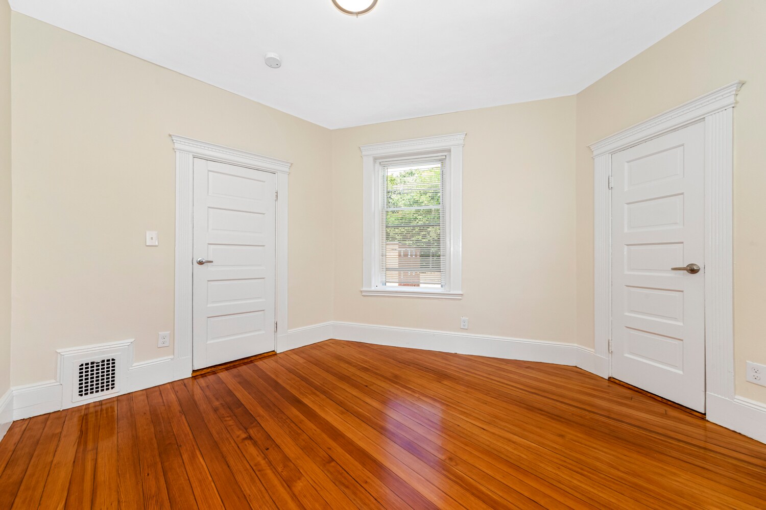 Building Photo - 46 Brackett St