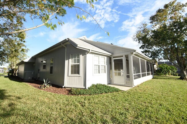 Building Photo - Salt water canal, 2 story home