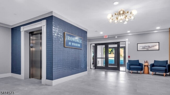 Building Photo - 47 Kossuth St