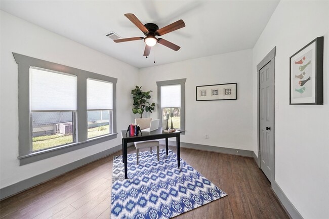 Building Photo - 325 N Sidney St