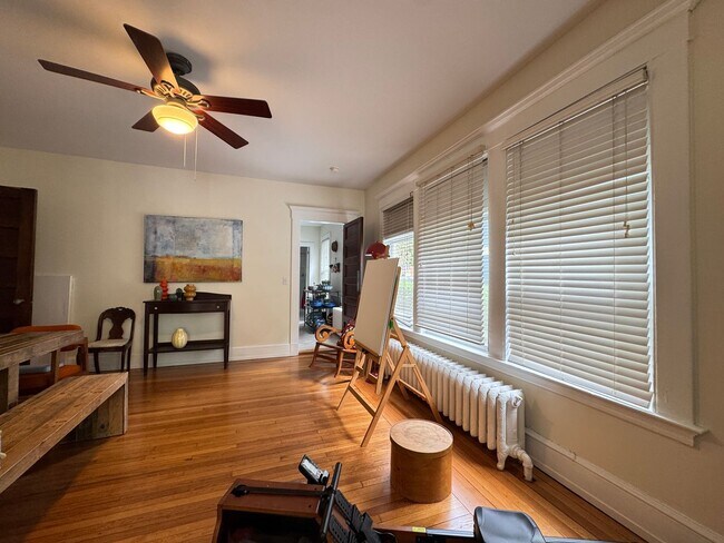 Building Photo - Spacious 2-Bedroom, 2-Bath in East Rock – Newly Renovated!