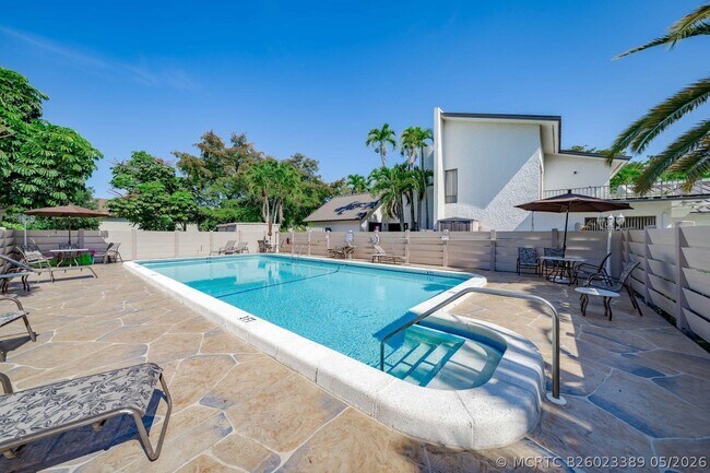 Building Photo - 9101 Jacaranda Ln