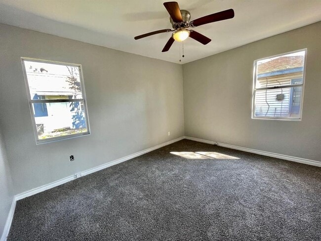 Building Photo - 1009 Longley St
