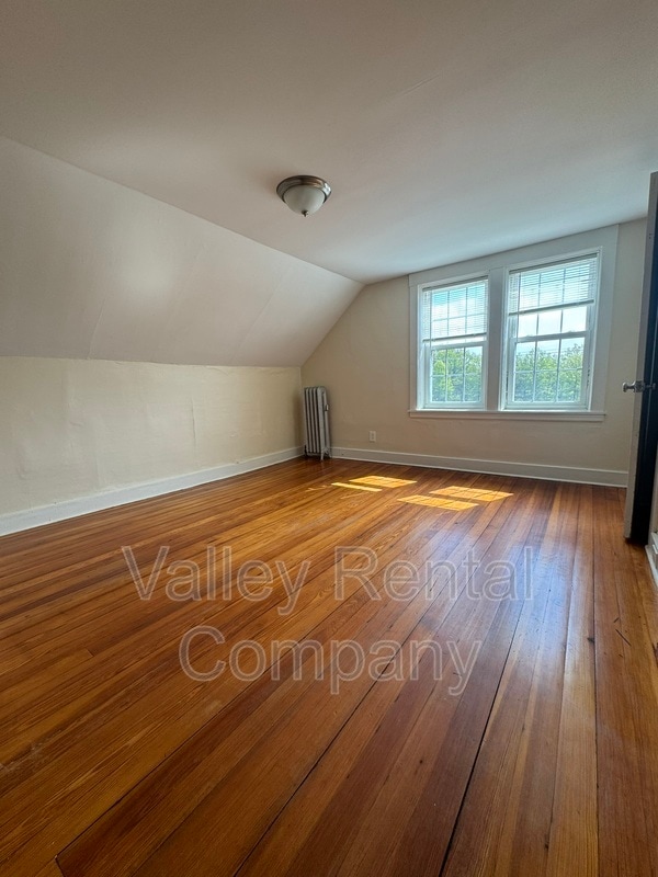 Building Photo - 200 King St