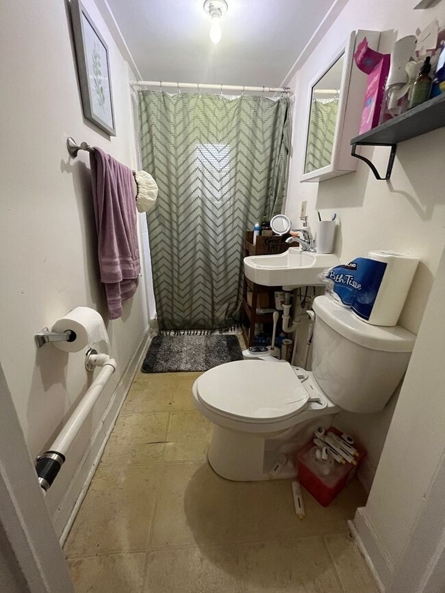 Building Photo - Charming 1BR Apartment Steps from UNC – Water & Electric Included!