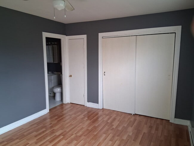 Building Photo - 10355 W Lyndale Ave