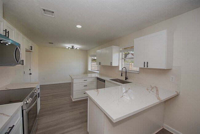 Building Photo - 309 E X St