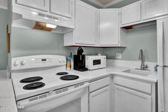 Building Photo - 2210 New River Inlet Rd