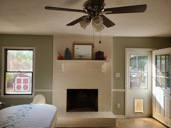 Building Photo - Ring in 2026 with THIS Great Rental!