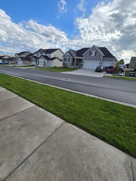 Building Photo - 844 W Fallow Dr