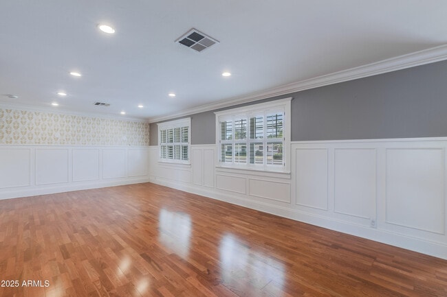 Building Photo - 4302 E Whitton Ave
