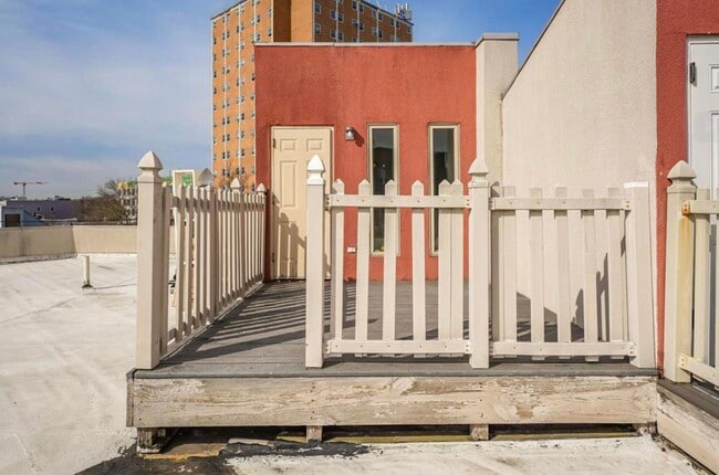 Building Photo - 416 63rd St