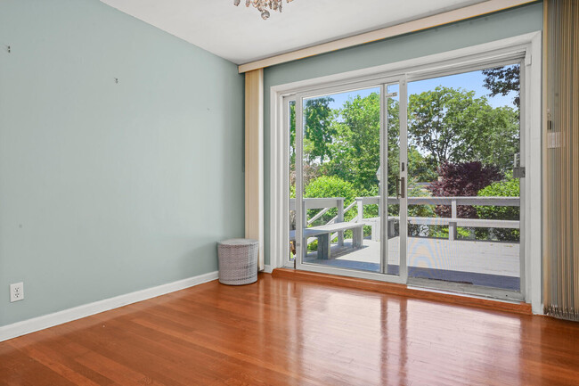 Dining room with SGD to a large deck. - 319 Davenport Ave