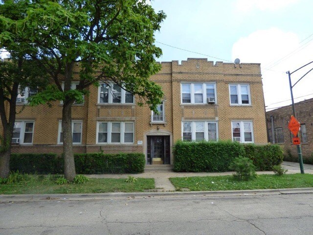 Building Photo - 3217 N Linder Ave