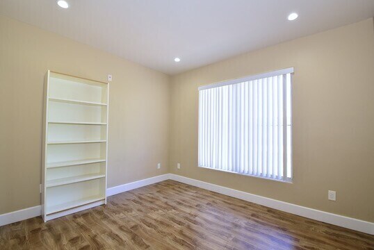 Building Photo - 1Attached Car Garage | 2Bed | 2Bath