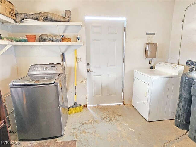 Building Photo - 2220 W Bell Vista Ave