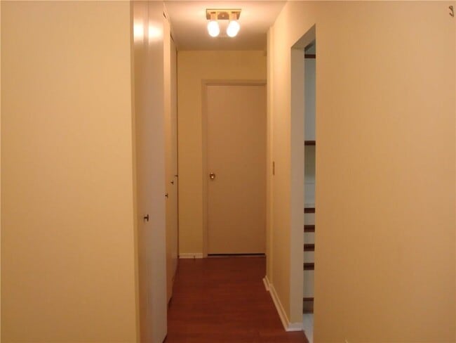 Building Photo - 887 Farmington Ave