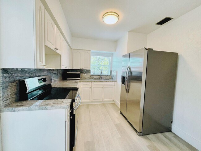 Building Photo - 115 W 37th St