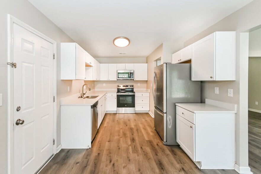 Building Photo - 13183 Sandbourne S