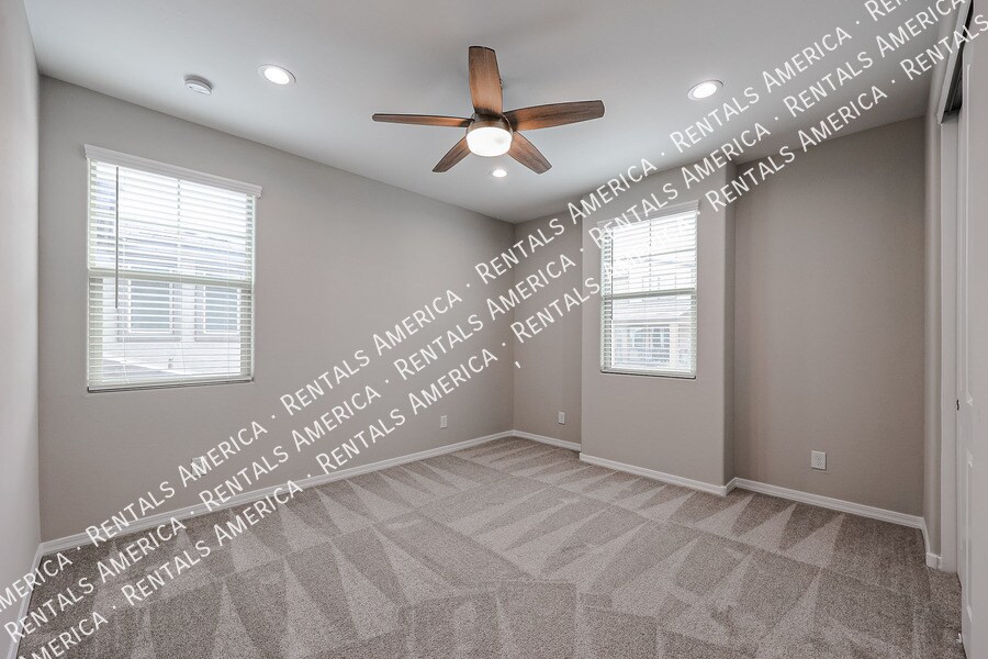 Building Photo - 640 W Winchester Dr