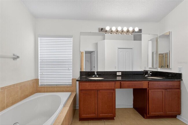 Building Photo - 431 Westchester Hills Ln