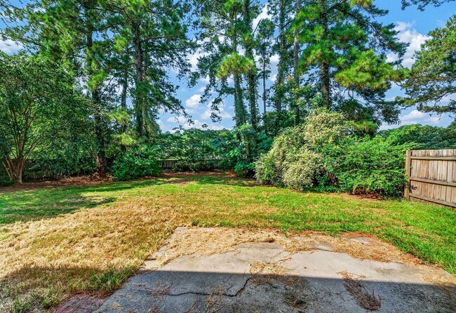 Building Photo - 8727 Evangeline Dr