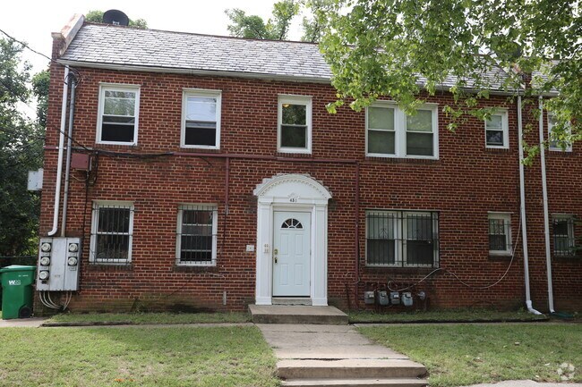 Building Photo - 451 Orange St SE