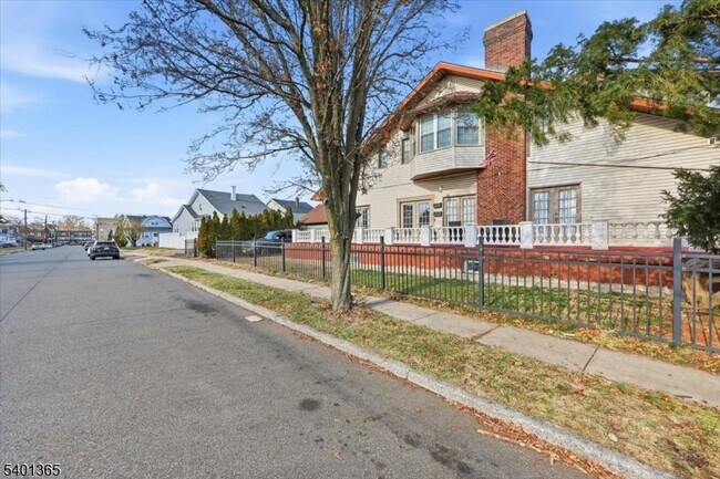 Building Photo - 274 Crawford Terrace