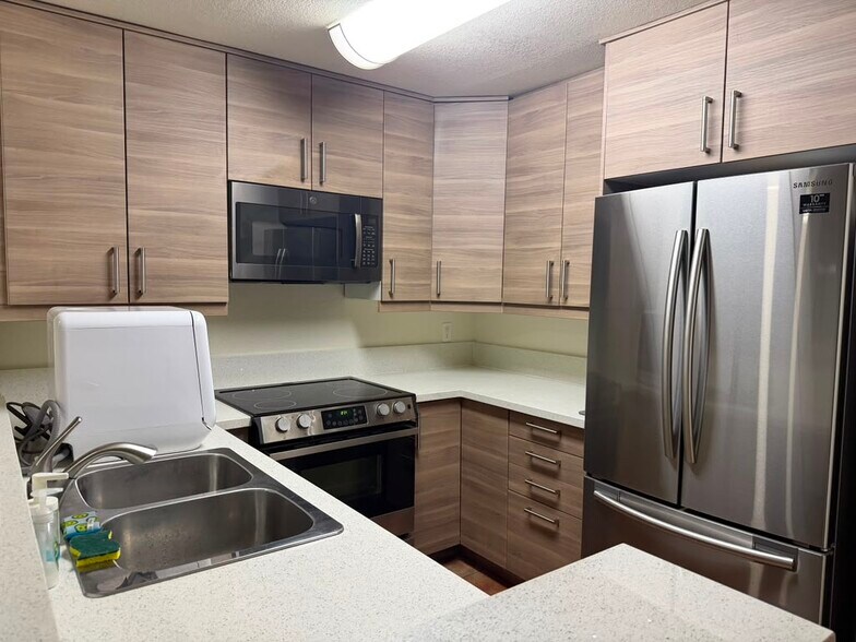Building Photo - 3520 Lebon Dr
