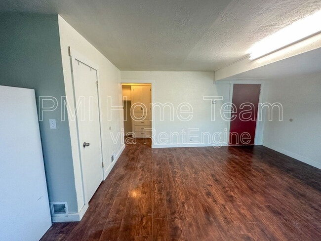 Building Photo - 889 Bel Mar Dr