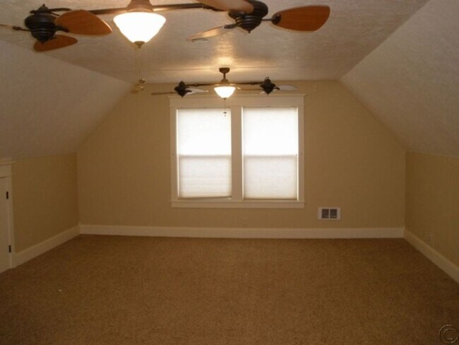 Building Photo - Stunning 4 bed, 3.75 bath Hamilton Home.