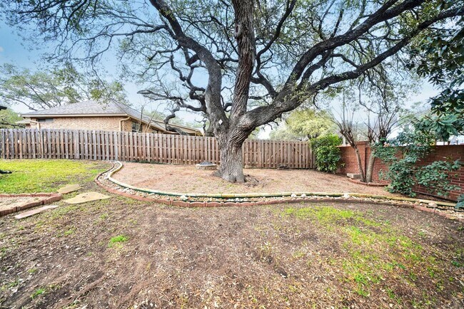 Building Photo - Executive Home in Greenshire with Luxurious Updates and Spacious Outdoor Living - Agent Commissio...