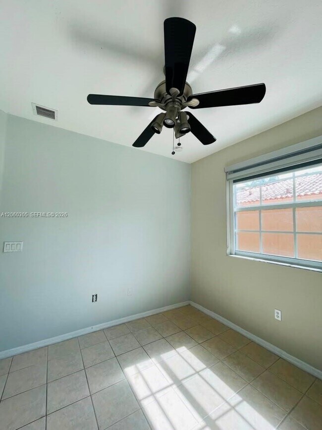 Building Photo - 790 SW 107th Ave
