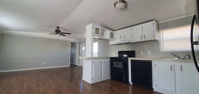 Building Photo - Remodeled 3 Bedroom 2 Bath Mobile Home in ...